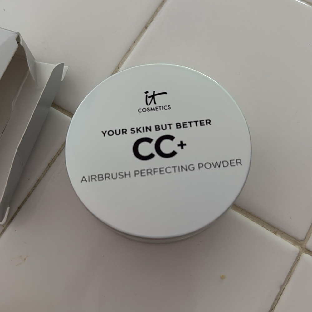 IT Cosmetics Your Skin But Better CC+ Airbrush Perfecting Powder - fair - Picture 2 of 4